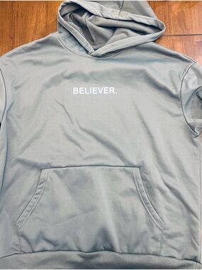 BELIEVER. Hoodie in Gray